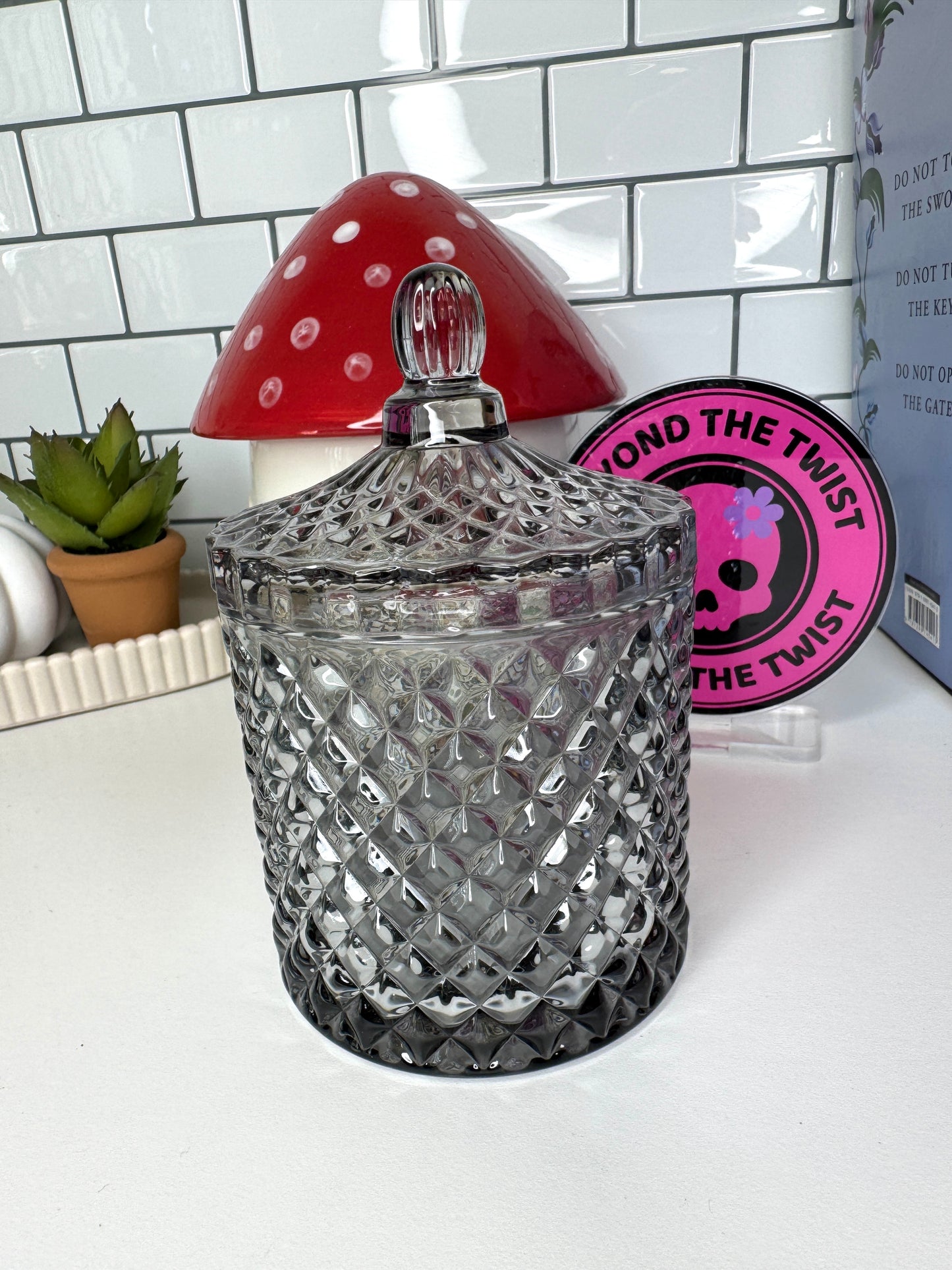 The Lover's Embrace - Story Scented Wickless Candle - 200g