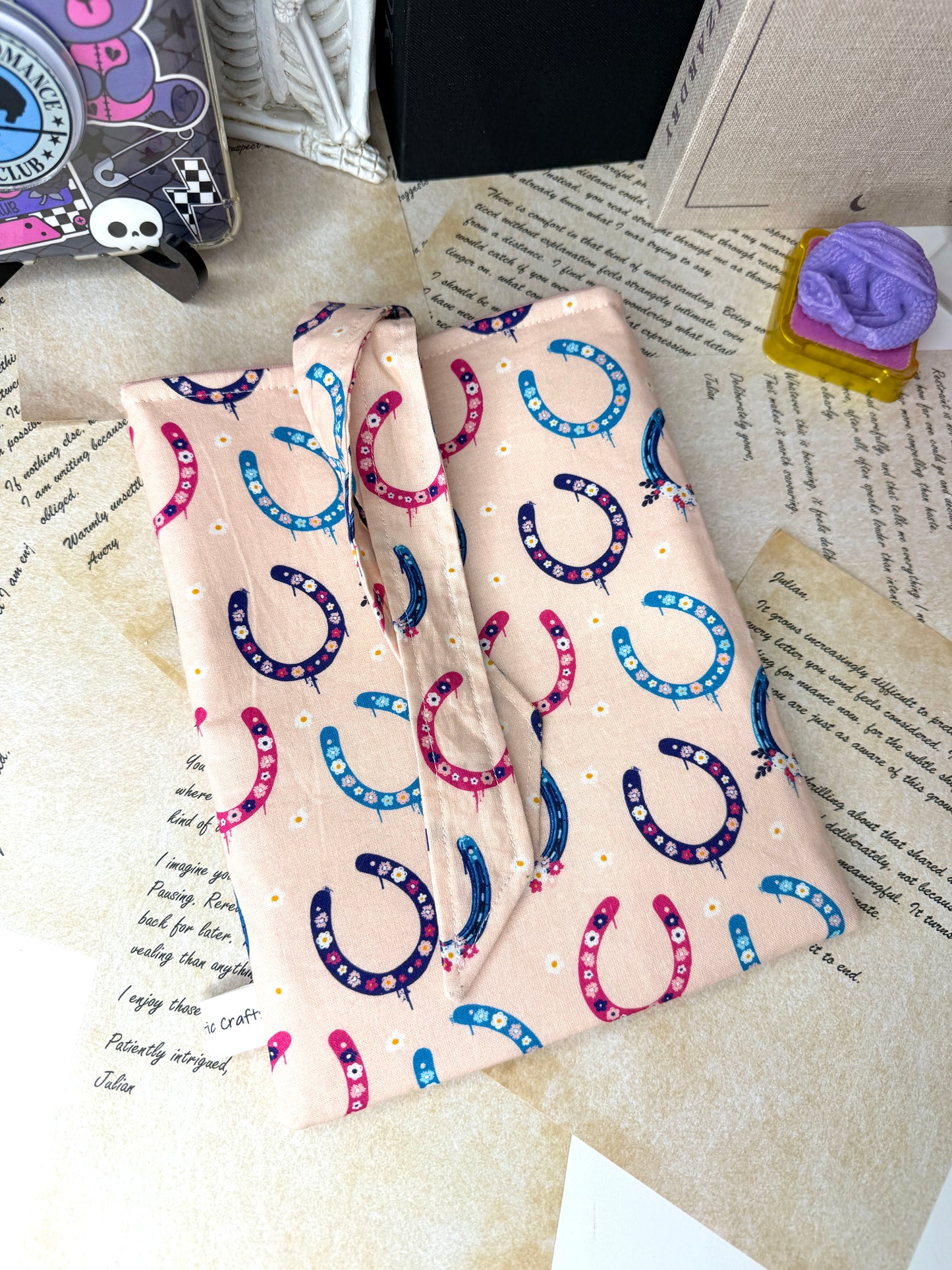 HORSESHOE BOOK/KINDLE SLEEVE - RIBBON TYE CLOSURE