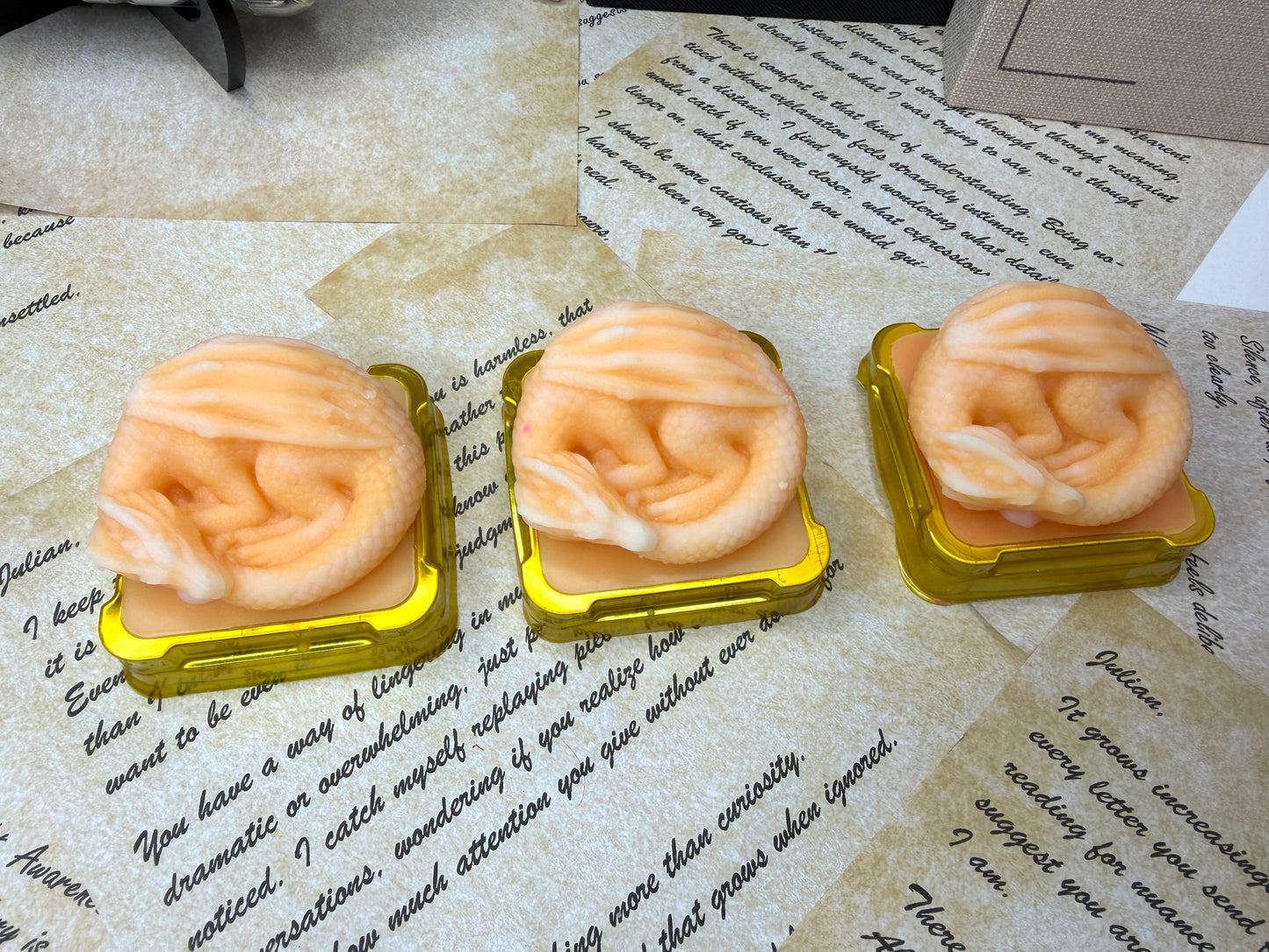 GLOWING HONEY DRAGON WAX MELT
