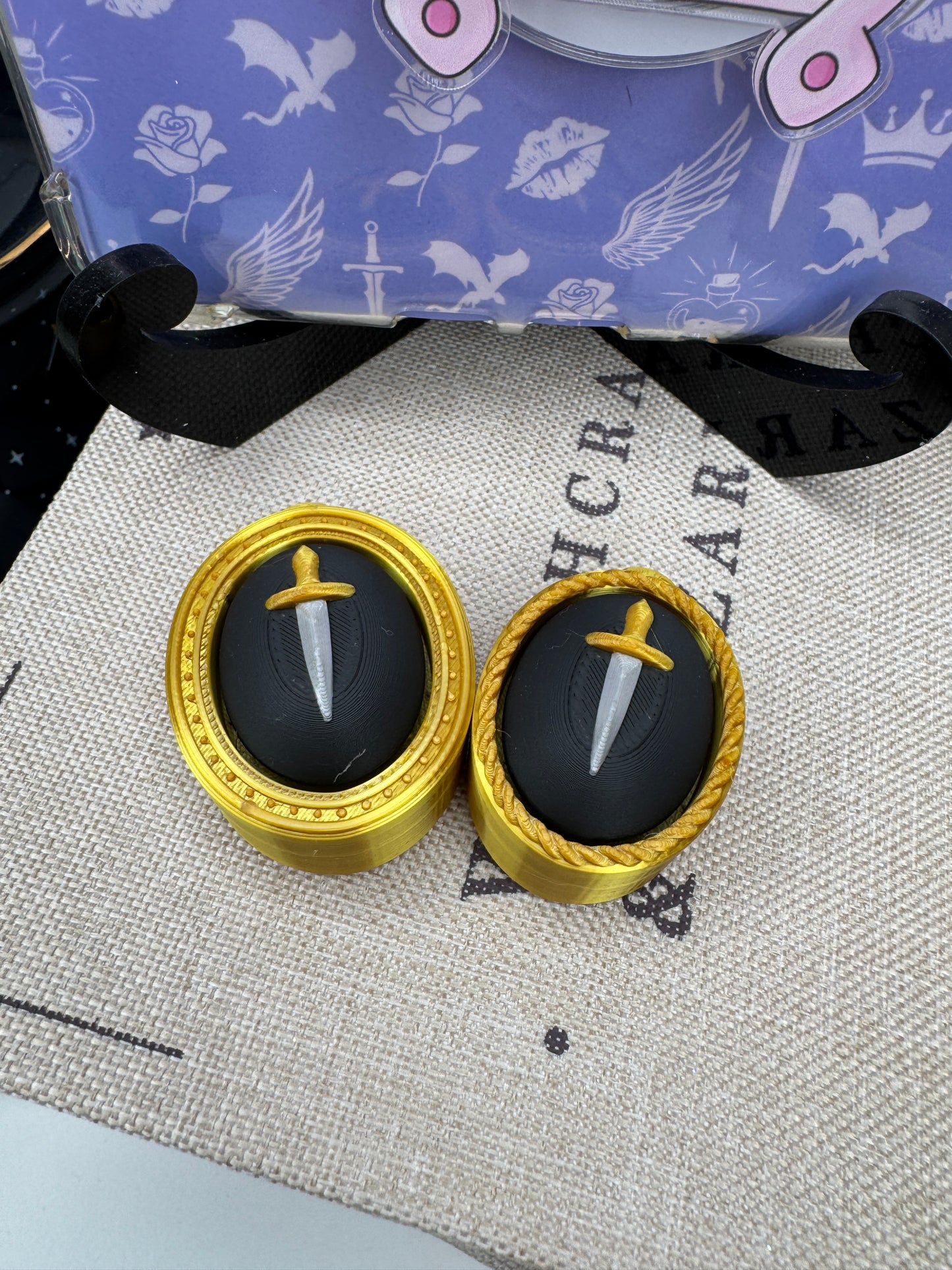 DAGGER CAMEO TACTILE FIDGET CLICKER