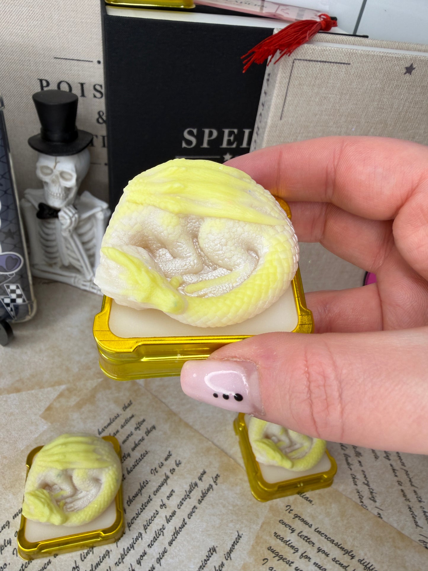 VANILLA CAKE POP DRAGON WAX MELT
