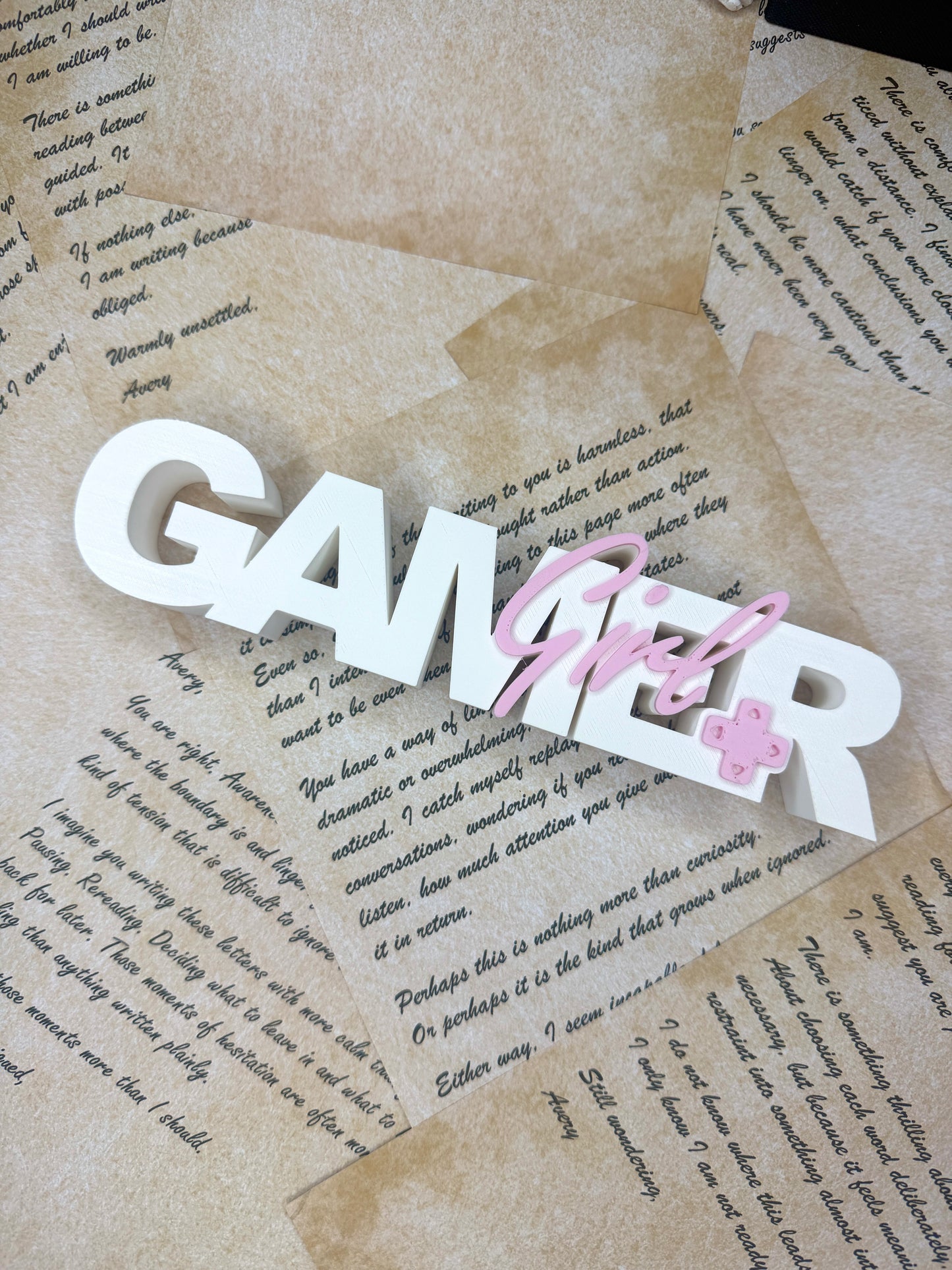 GAMER GIRL SHELF DECOR SIGN
