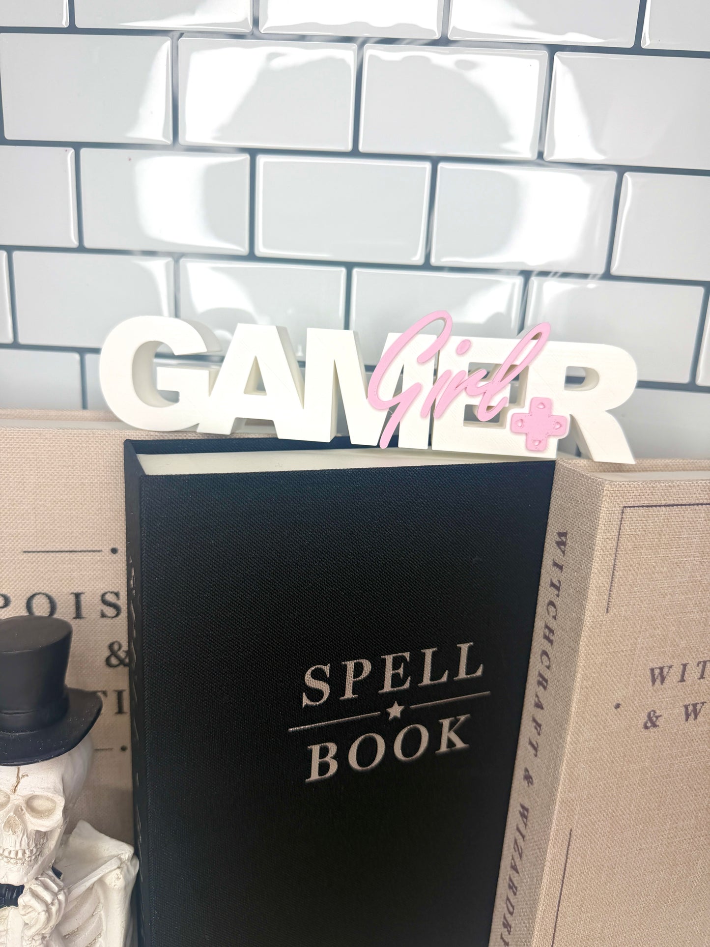GAMER GIRL SHELF DECOR SIGN
