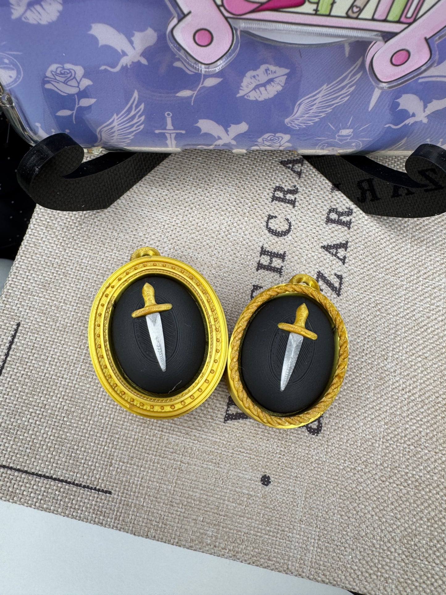 DAGGER CAMEO TACTILE FIDGET CLICKER