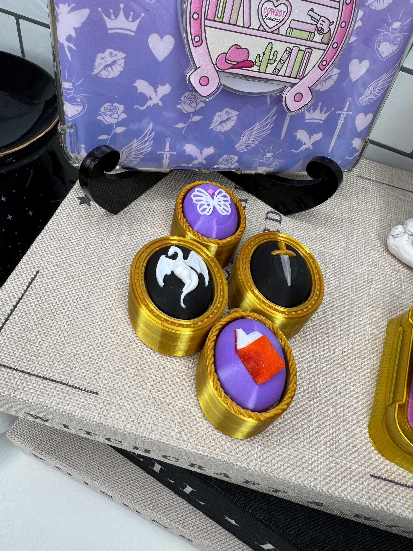 DAGGER CAMEO TACTILE FIDGET CLICKER